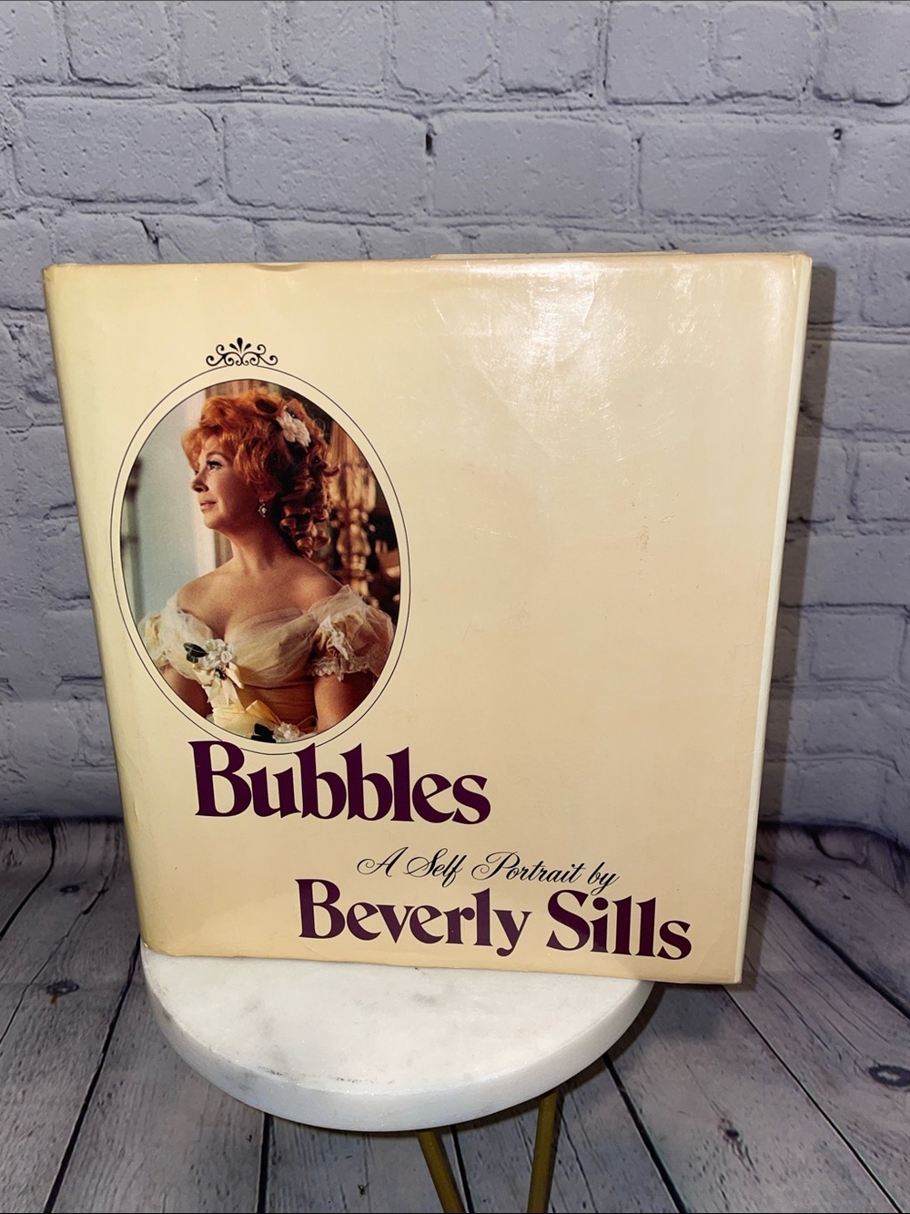 Bubbles: A Self-Portrait by Beverly Sills - Cream Cover